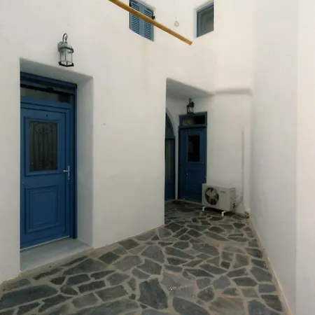 Rena's In Naxos